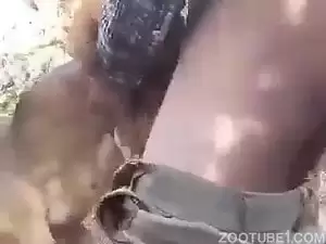 Homem de 49 anos transando com seu cachorro